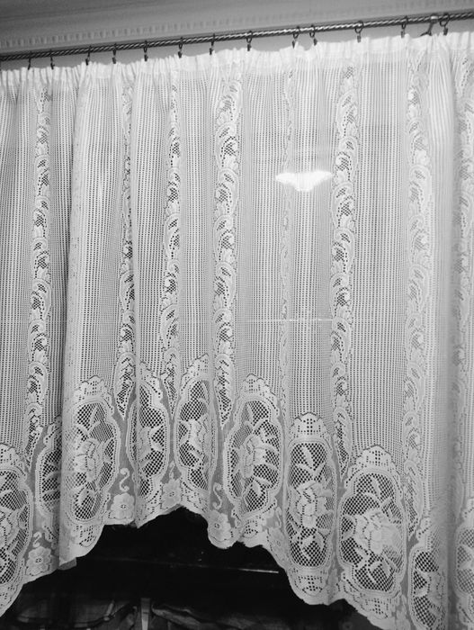 Продам тюль на кухню