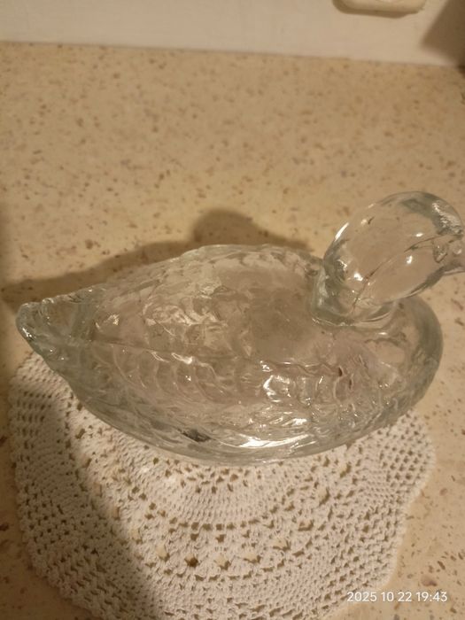 Szklana kaczka z PRL bombonierka