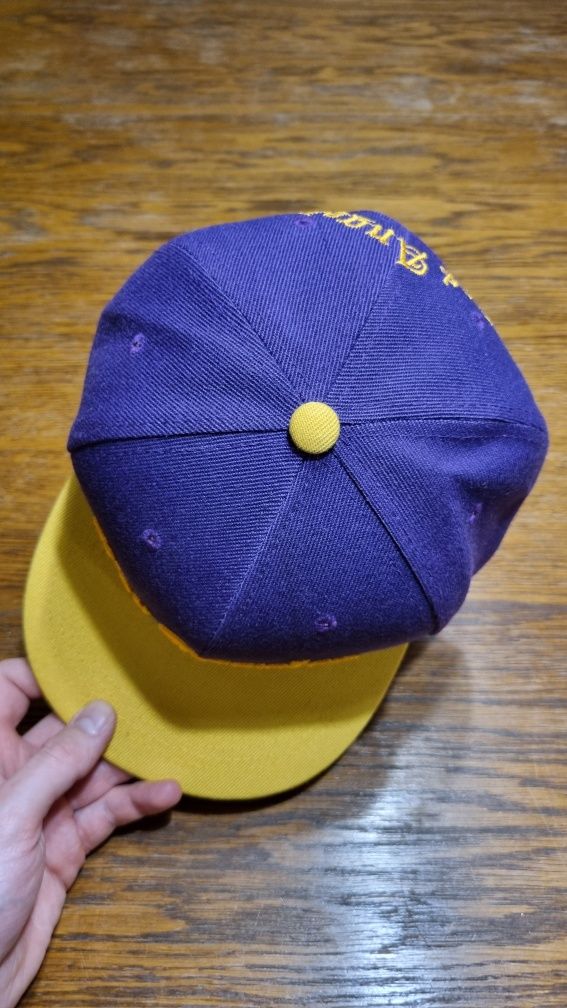 Czapka Los Angeles Fullcap fioletowo żółta NBA Lakers