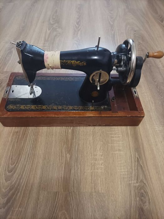 Продам швейную машину