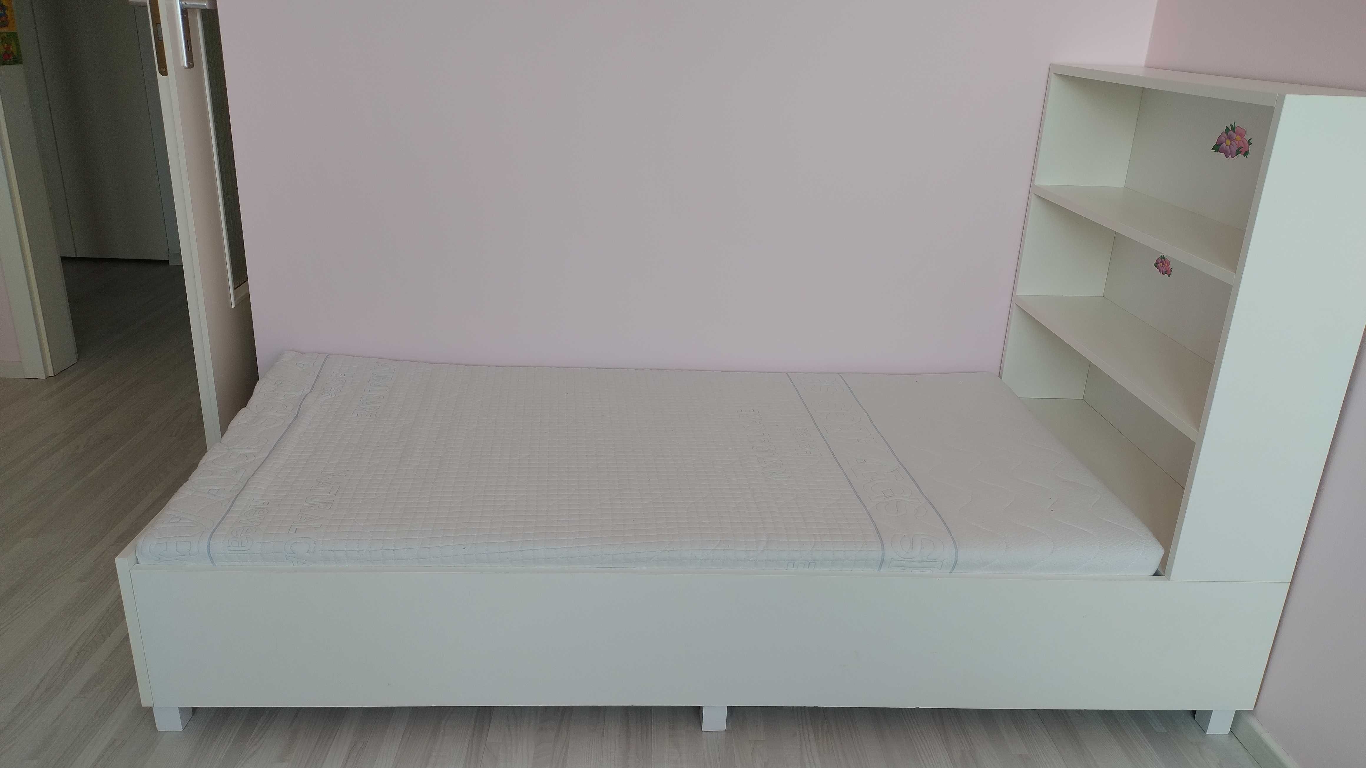 Łóżko dziecięce białe z miejscem na pościel i półką na zabawki/książki