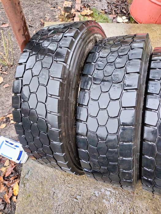 Шини комплект 235/75/17,5