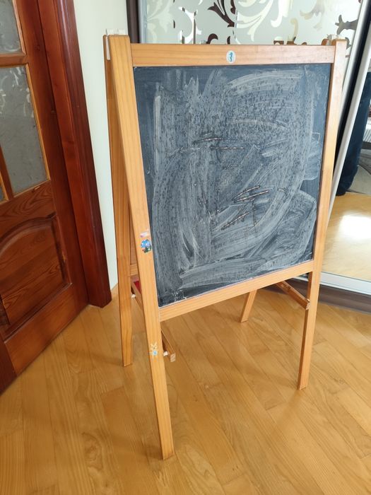 Продам  дошку для малювання,мольберт