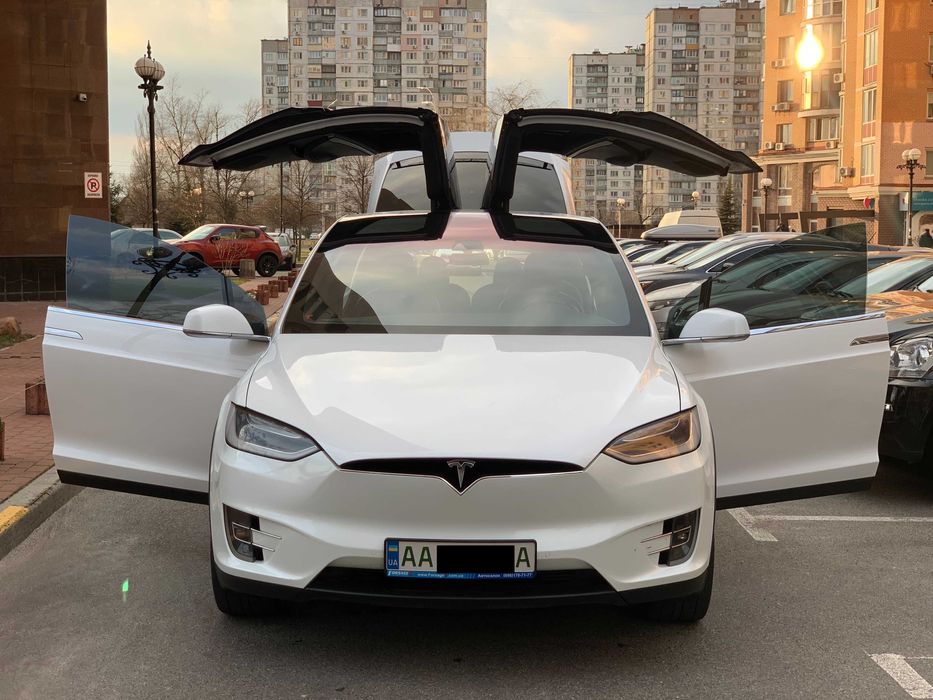 продам Tesla MODEL X 90D целая!