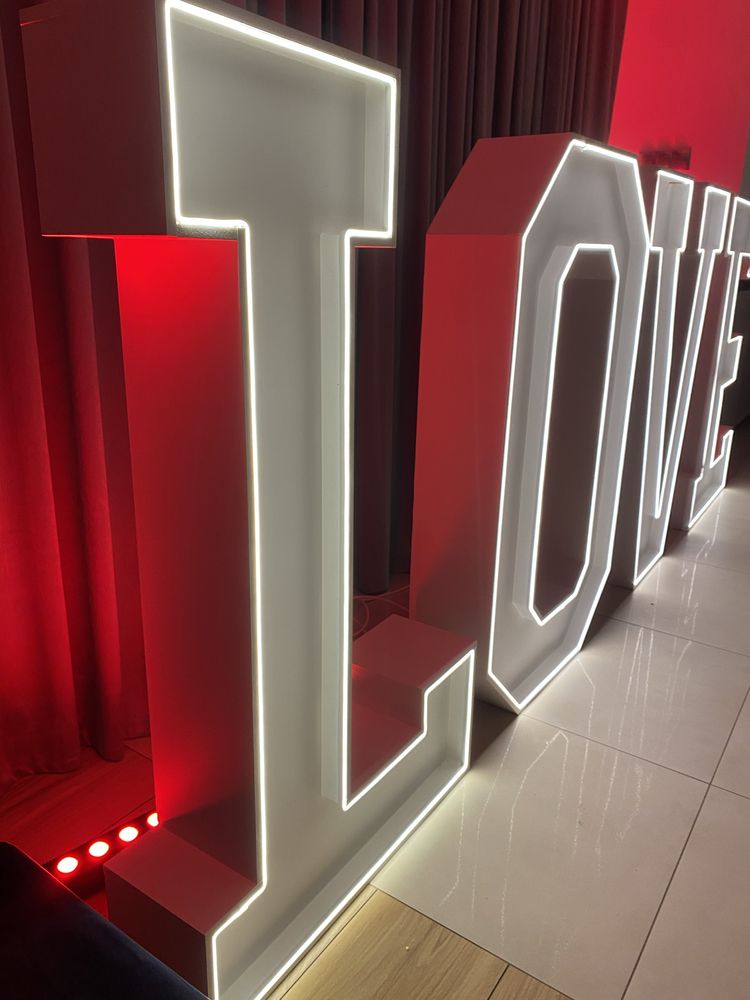 Napis LOVE miłość neonowy 120cm stojace litery  dekoracja wesele