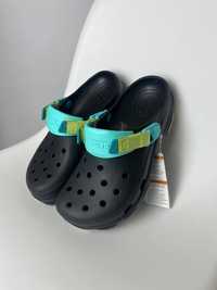 Crocs у кольорах: чорні, сині, хакі, коричневий