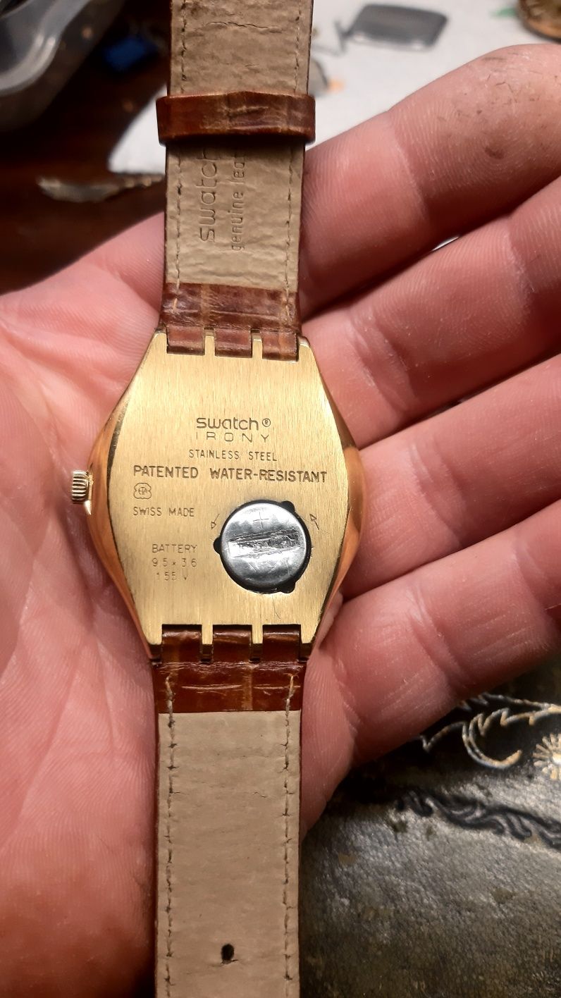 Наручные часв Swatch позолота