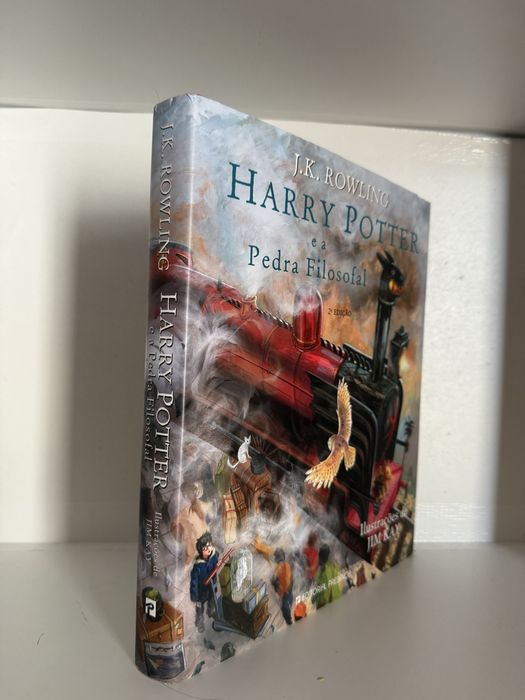 Livro Harry Potter e a Pedra Filosofal ilustrado