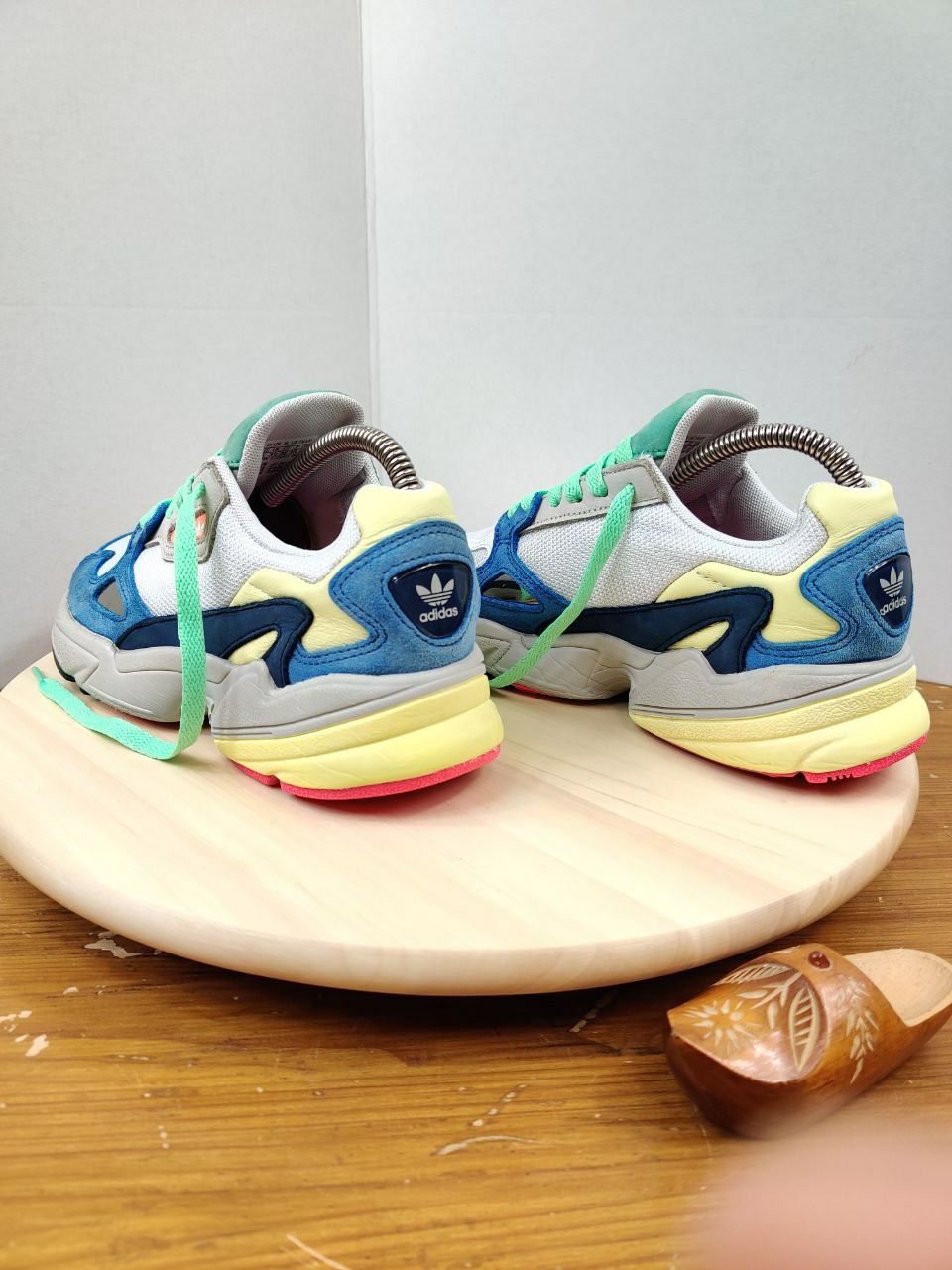 Buty r.36 Adidas Falcon BB9174 damskie zamszowe