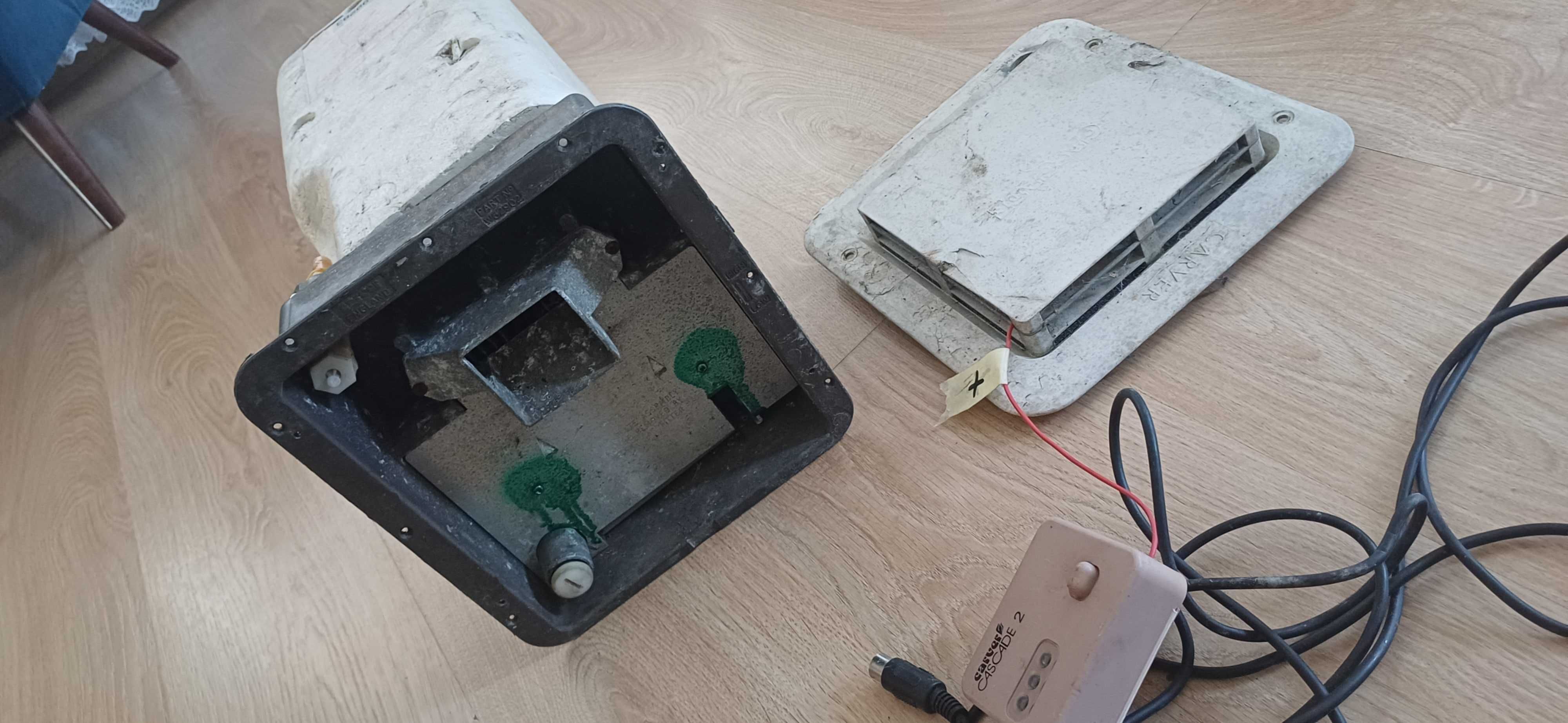 Bojler gazowo elektryczny Carver Cascade przyczepa kempingowa kamper