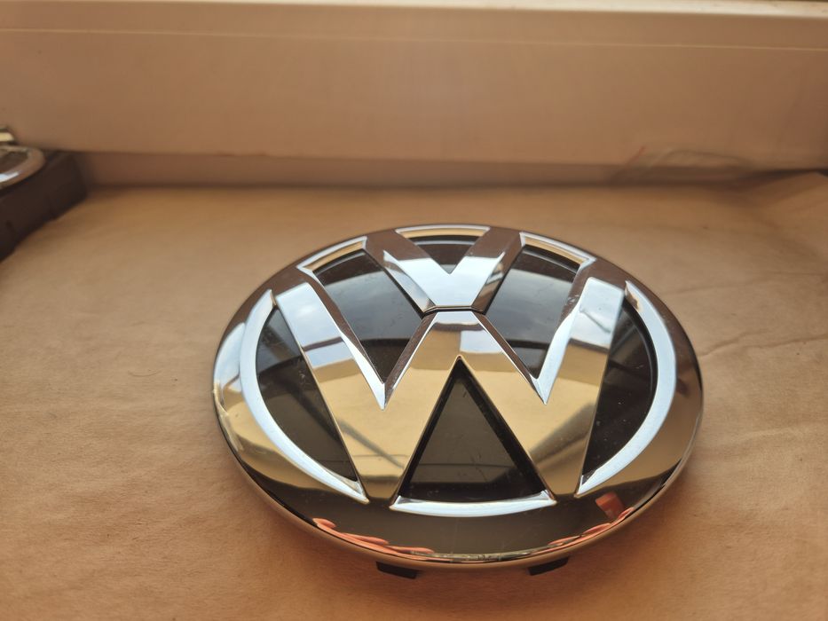 emblemat logo  przód do vw  Golf 7  Passat b8 średnica 14 cm wersja  b