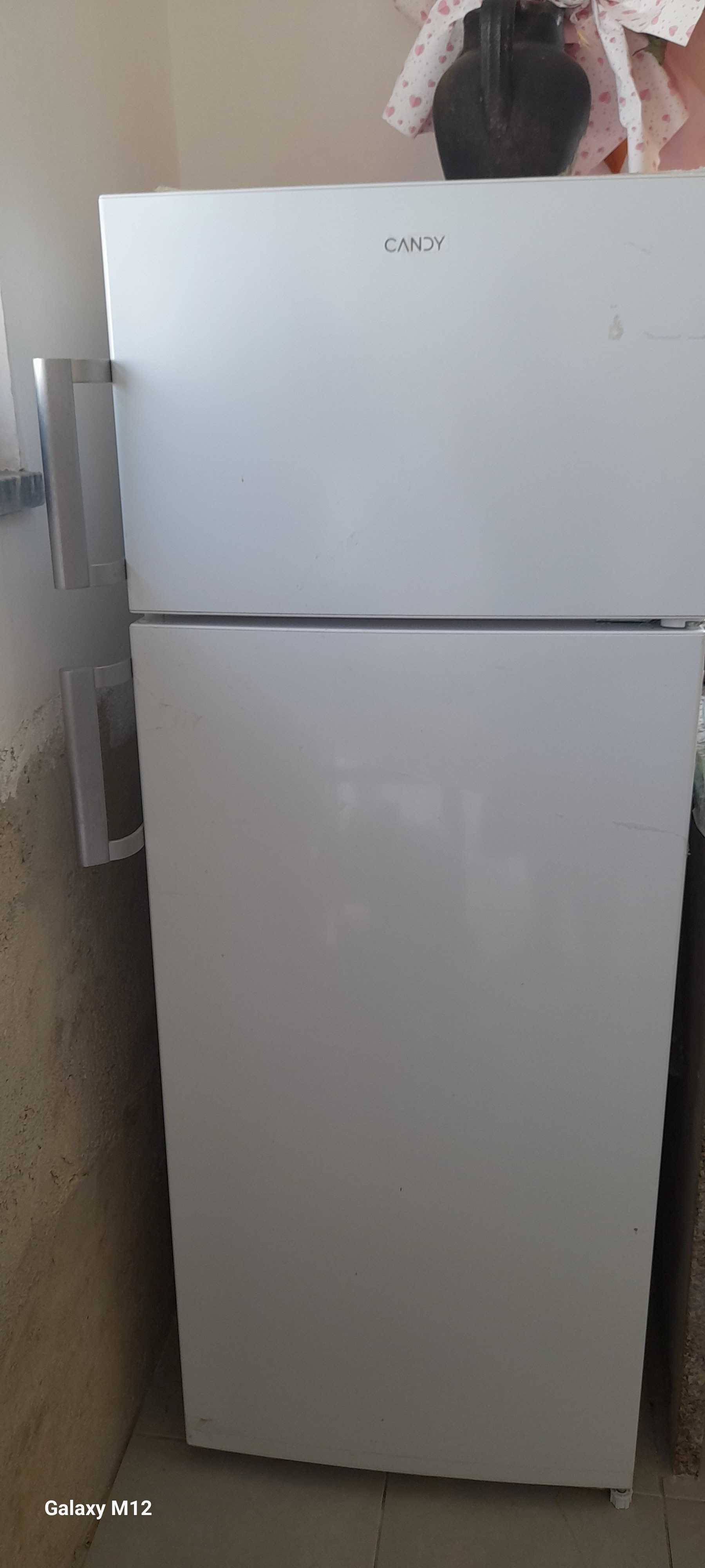Vendo geladeira forno semi novo e maquina de lavar ropa todo semi novo