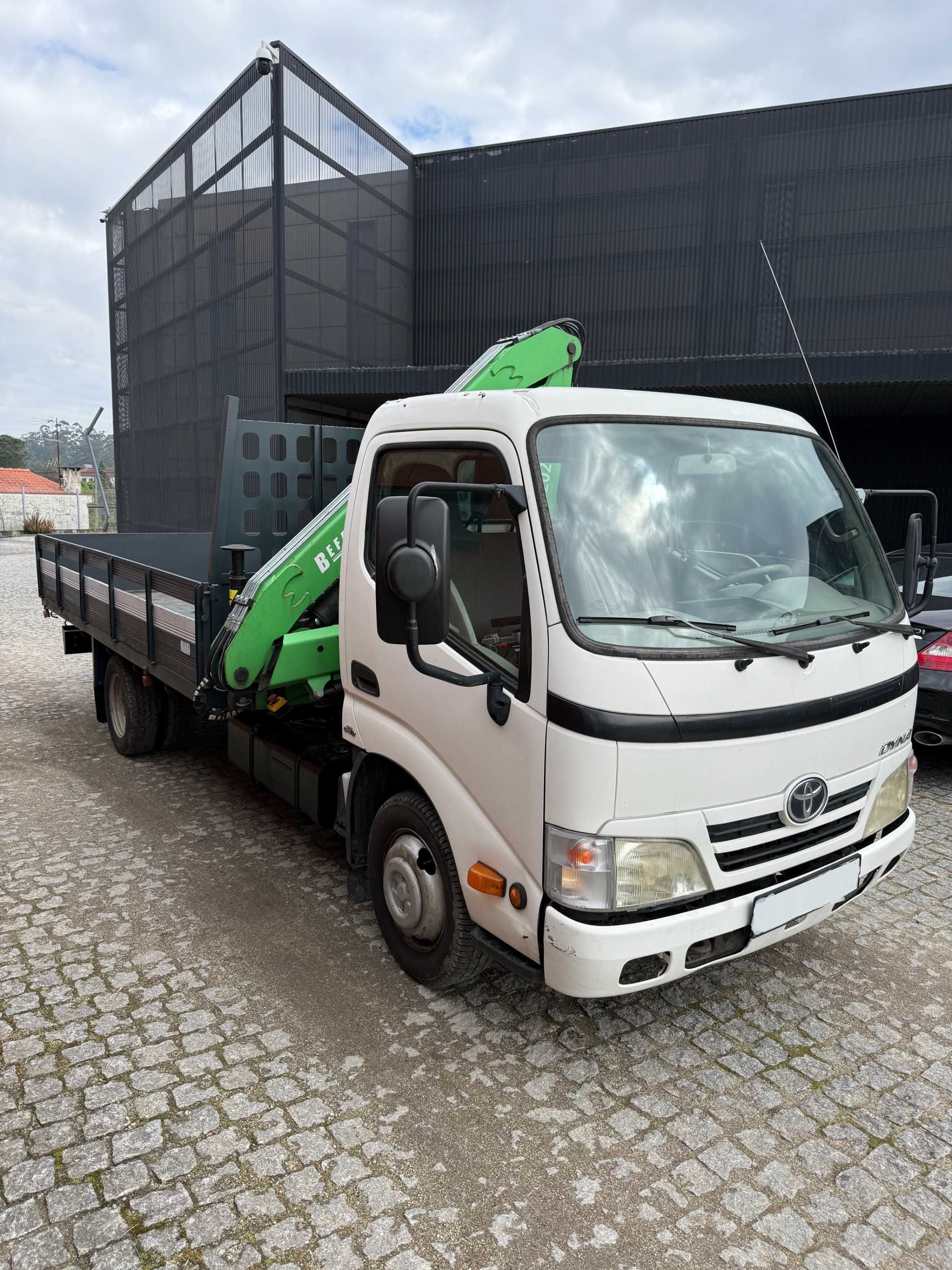 Carrinha Toyota dyna com grua