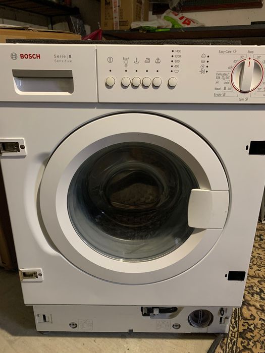 Пральна машина під забудову