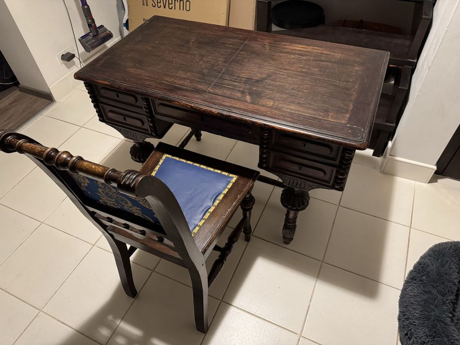 Biurko z krzesłem drewniane