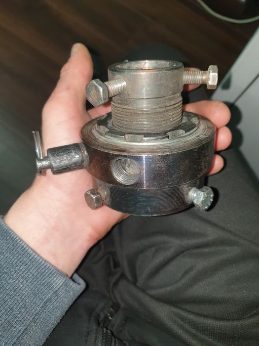 Плашко тримач з трищоткою.