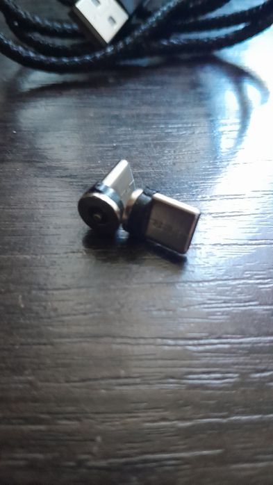 Продам новый, светящийся, магнитный шнур для телефона.