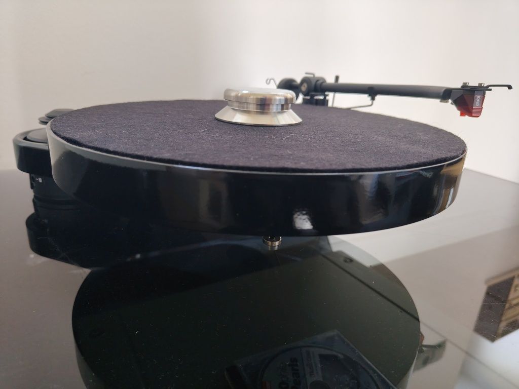 Gramofon Pro-Ject RPM 1 Carbon record player (2M-Red cartridge)
