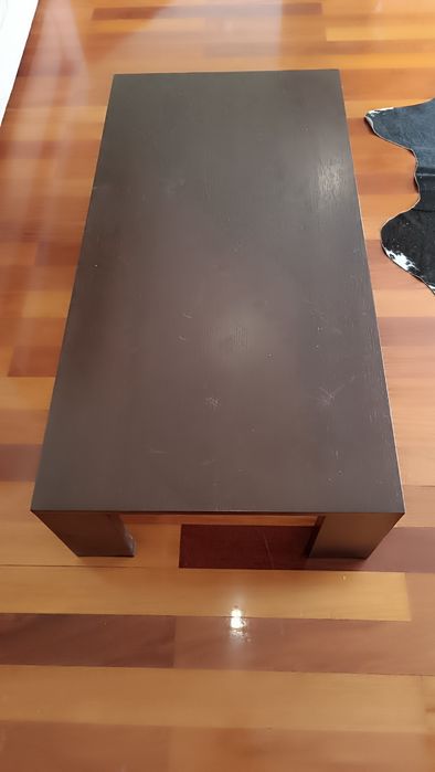 Mesa de sala de estar em madeira