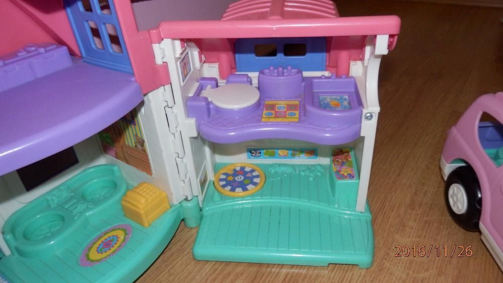 Кукольный домик+машинка с жителями от fisher price, little people