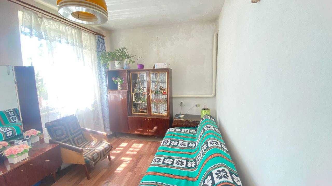 Продаж невеличкого будинка  з земельною ділянкою біля пруда, Лідне