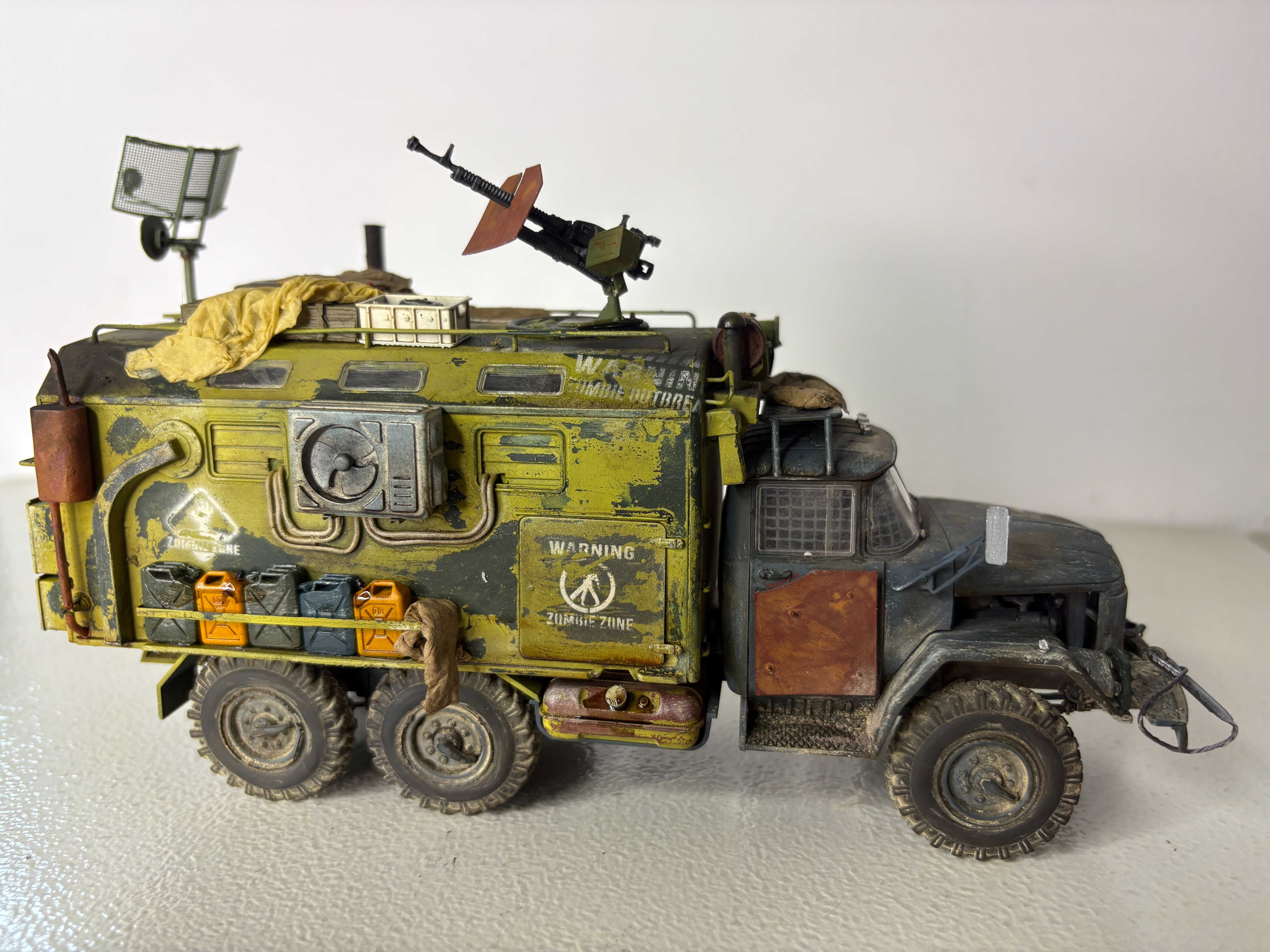 Ził postapokalipsa zombie 1/35 Gotowy