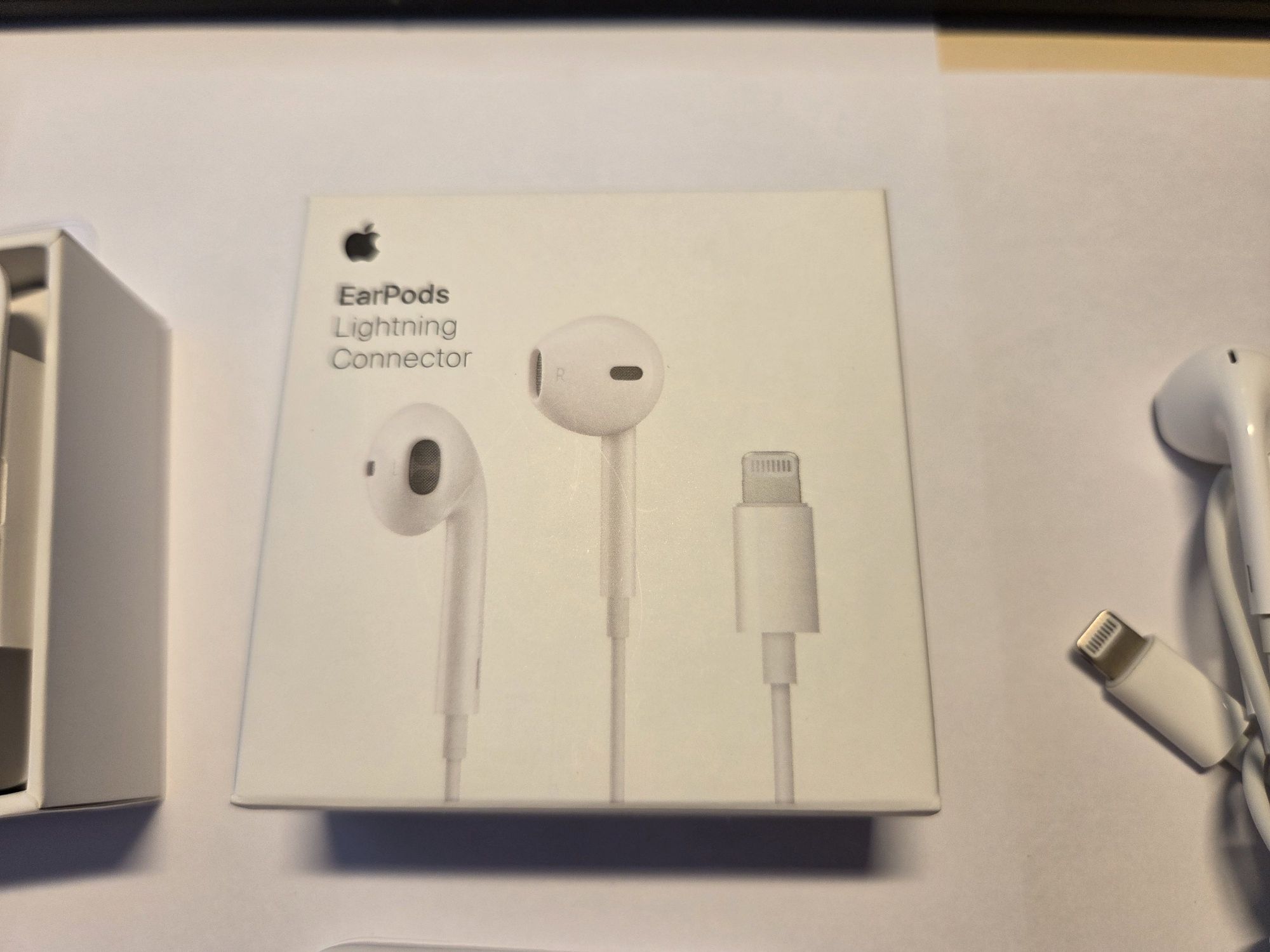 EarPods Lightning Connector (A1748)