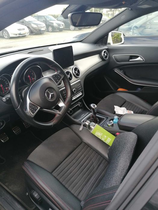 Mercedes CLA 180 D pack AMG com tecto de abrir