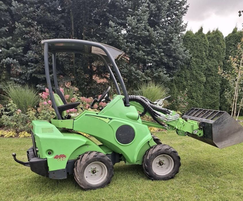 Ładowarka miniładowarka Avant 520 528