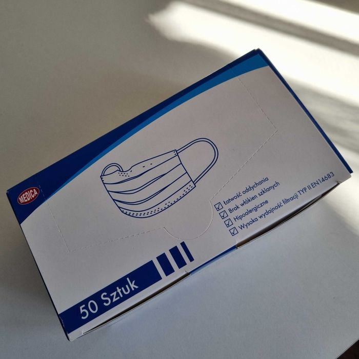 Maska medyczna trójwarstwowa z gumką producent MEDICA opakowanie 50szt