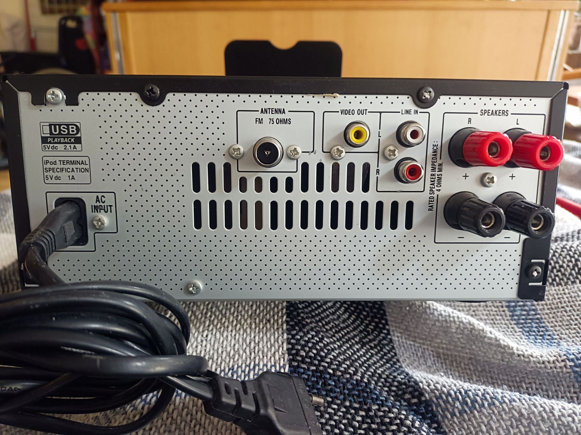 Wieża stereo Sharp XL-HF151