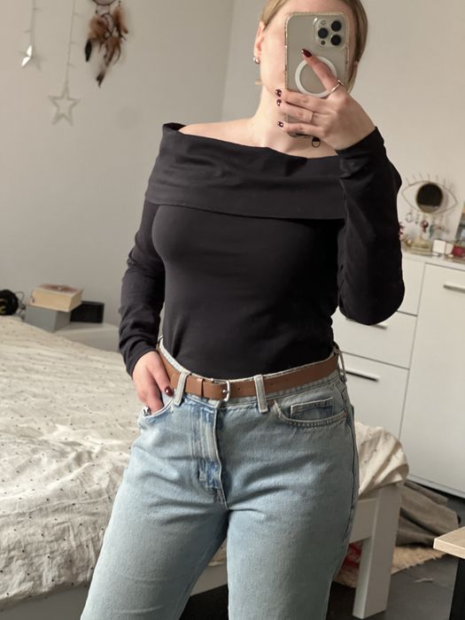 Чорна кофта від COS