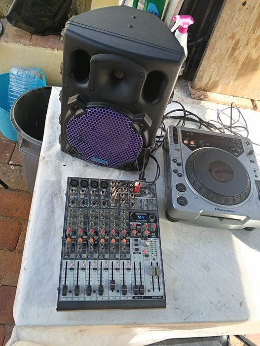 Conjunto mesa mais DJ Pioneer e coluna