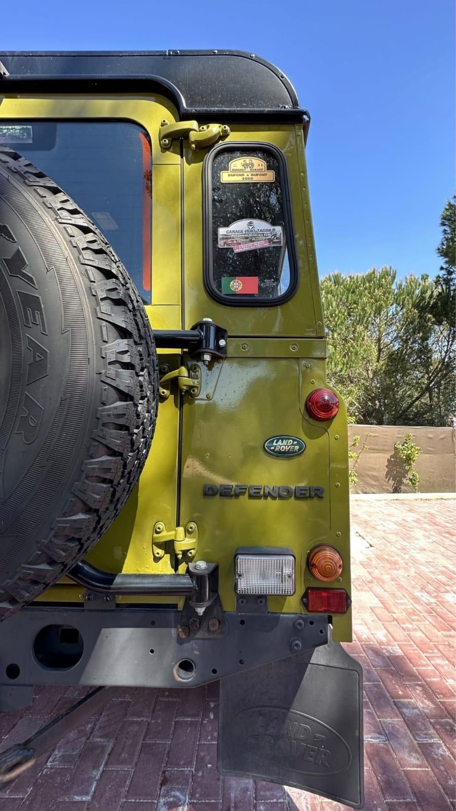 Land Rover Defender 110 Td5 _ 9 lugares
2001