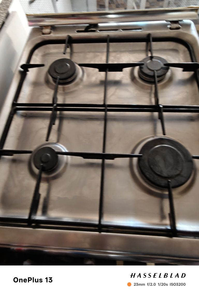 Fogão a gás com forno eléctrico