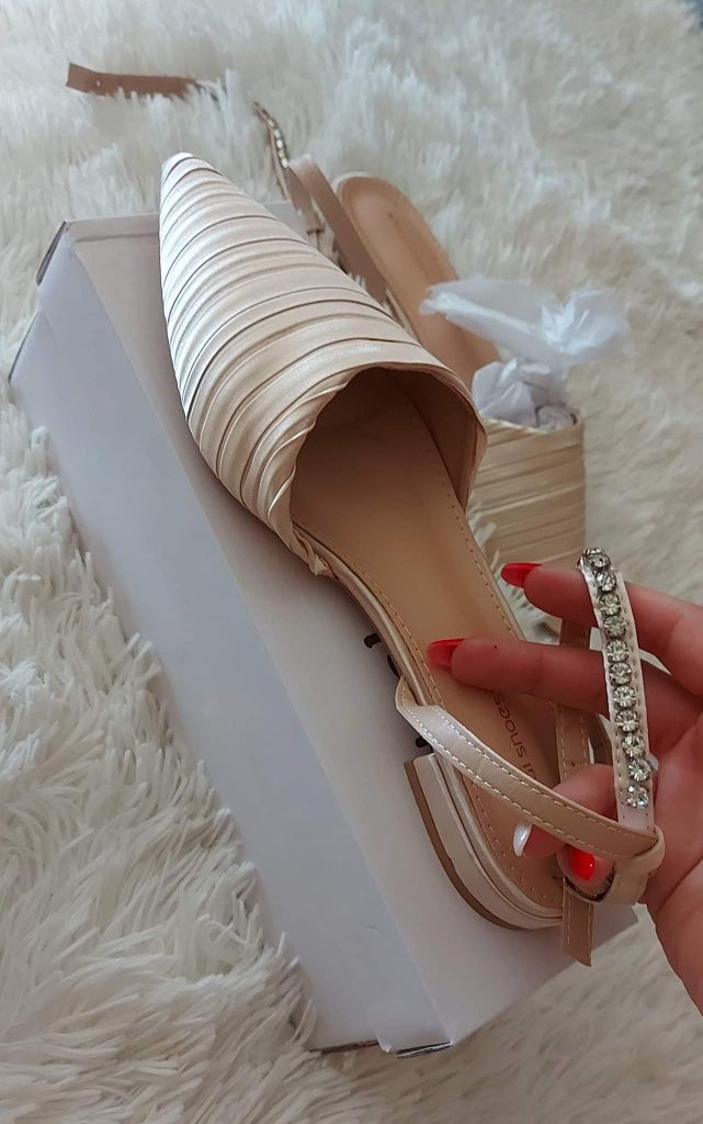 Sandaly satynowe danskie
