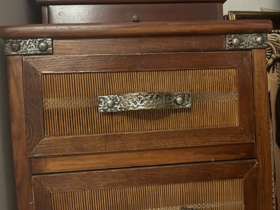 Movel com 4 gavetas em madeira e palhinha