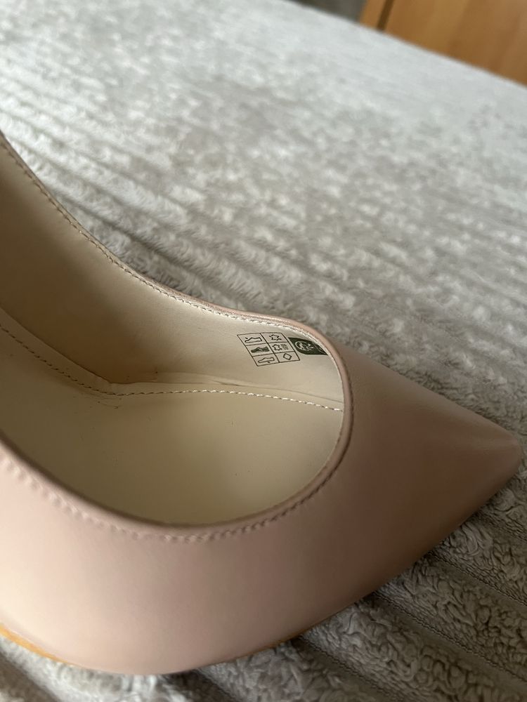 Туфли фирмы Guess