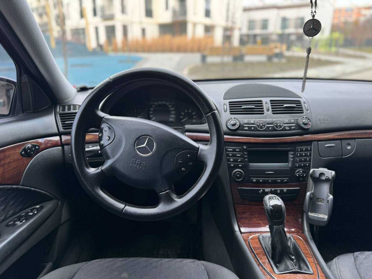 Mercedes-Benz E200 2003