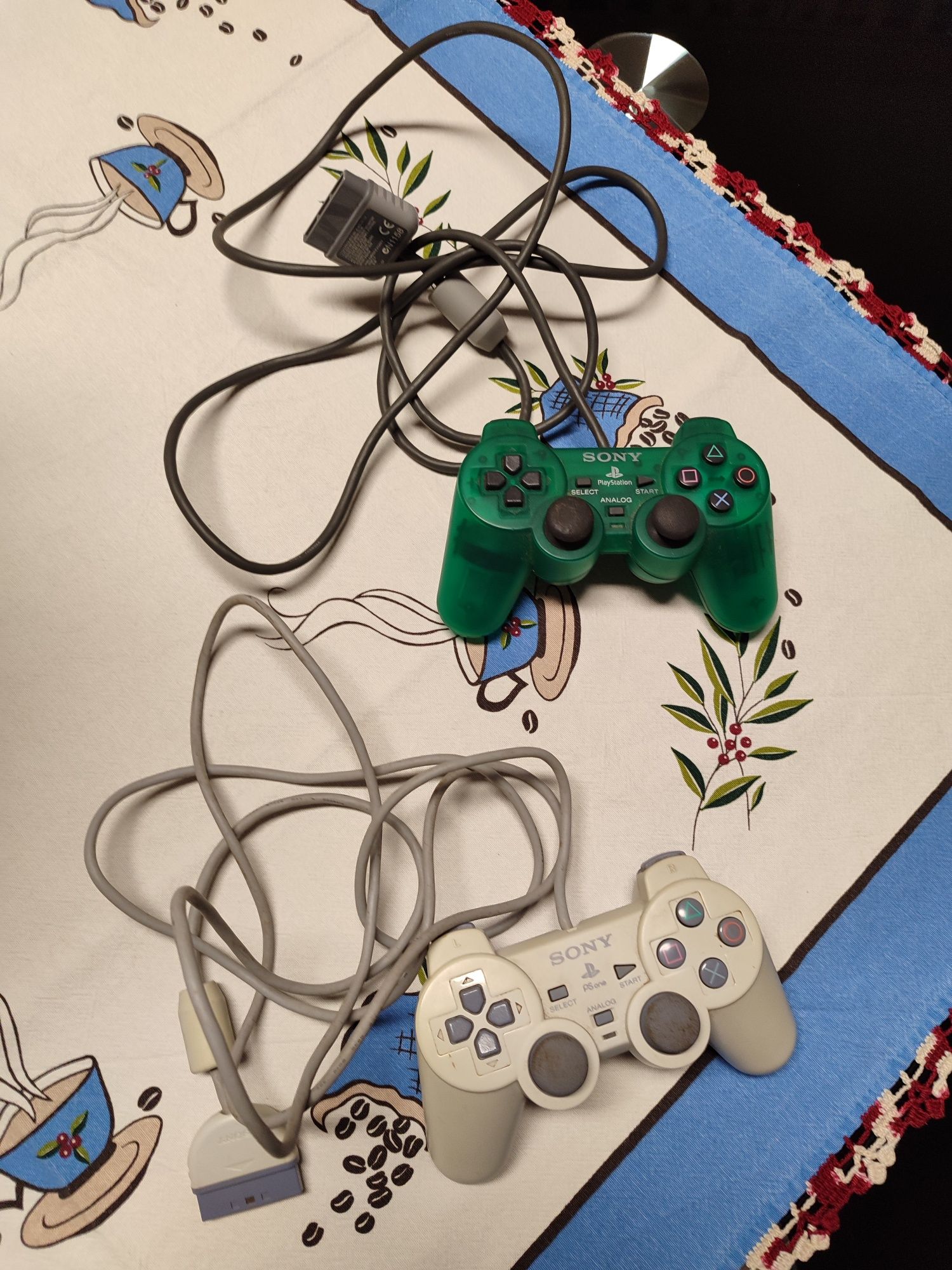 PlayStation 2 com jogos e acessórios