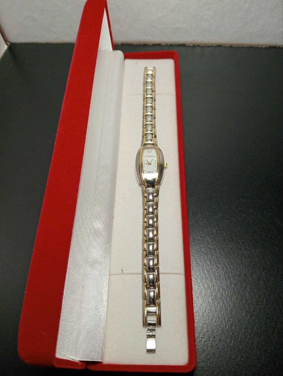 Женские часы Gucci