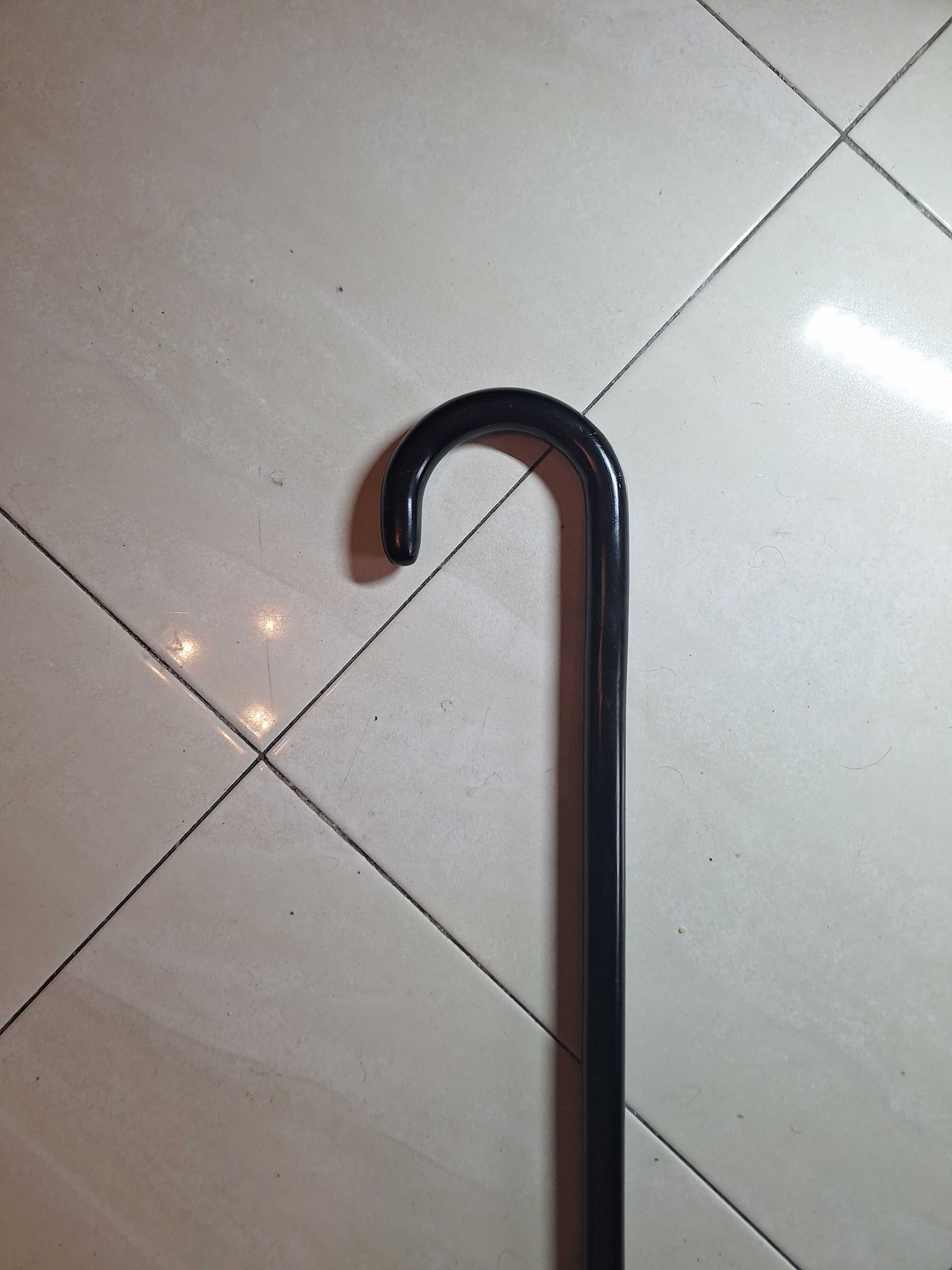 Bengala preta com 75 cm