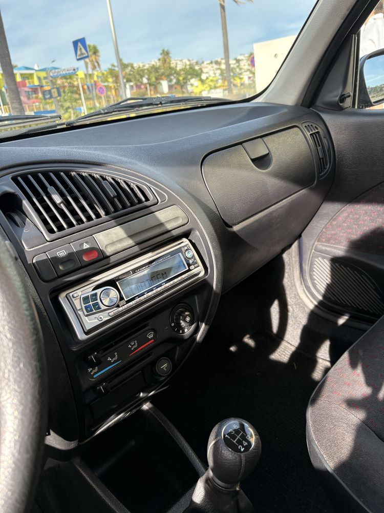 Citroen saxo 1.1 c/ pouquíssimos kms.