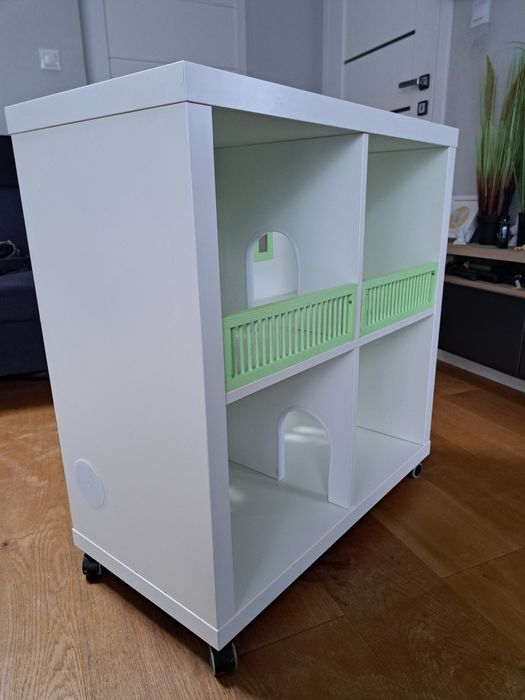 Sprzedam domek dla lalek na kółkach