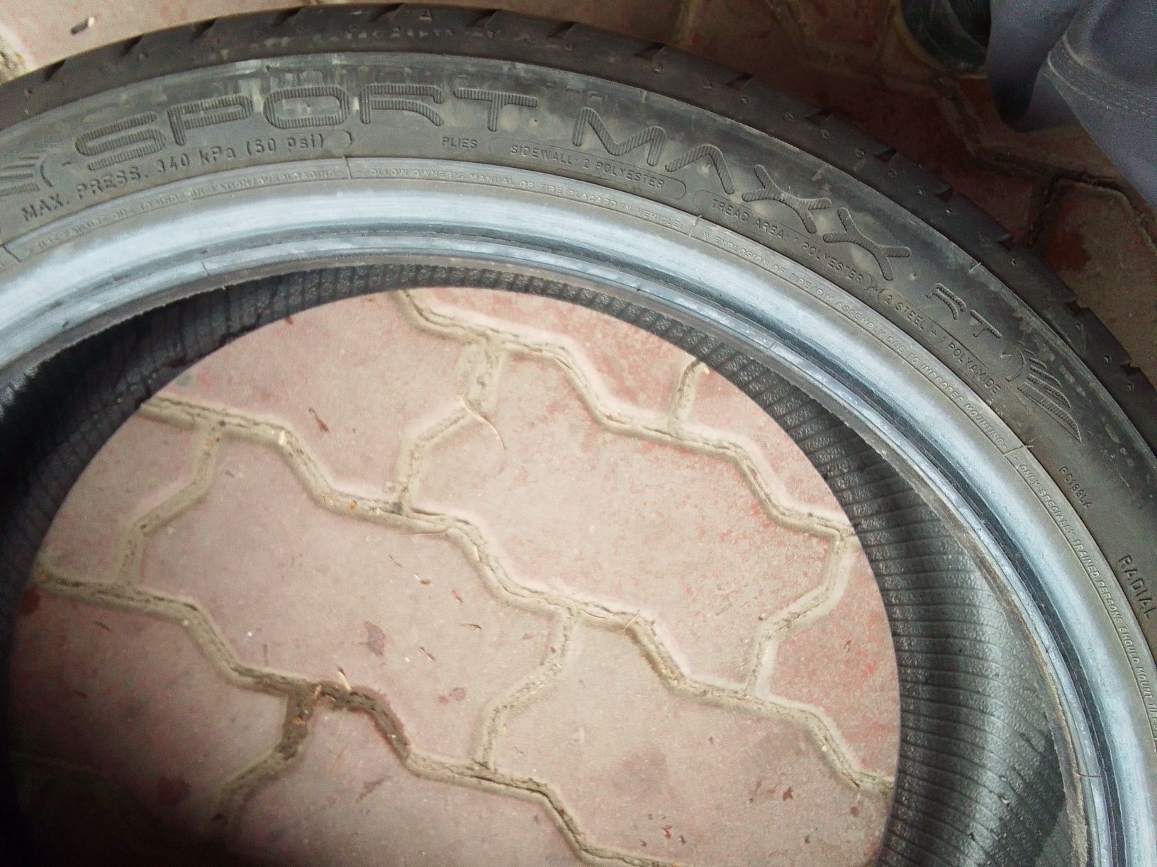 Opona letnia 235/40r19 DUNLOP 2023r