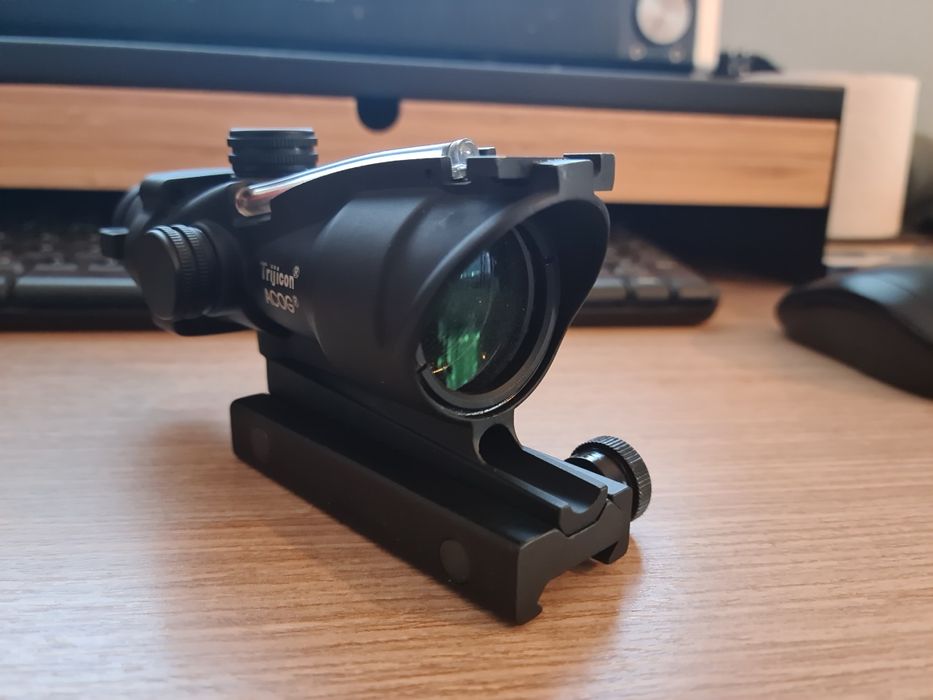Trijicon ACOG Contains