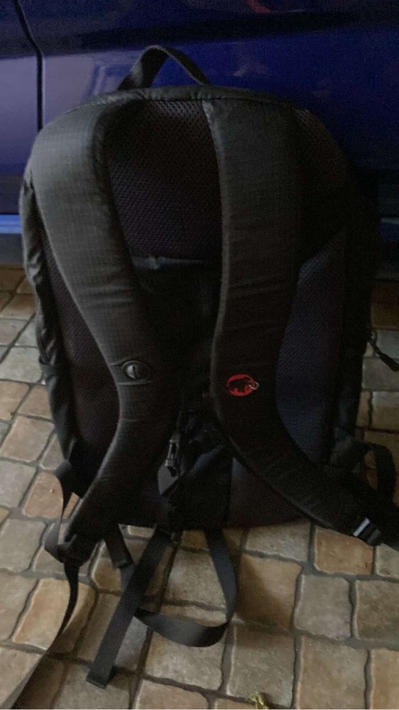 Varias mochilas  como novas para venda.