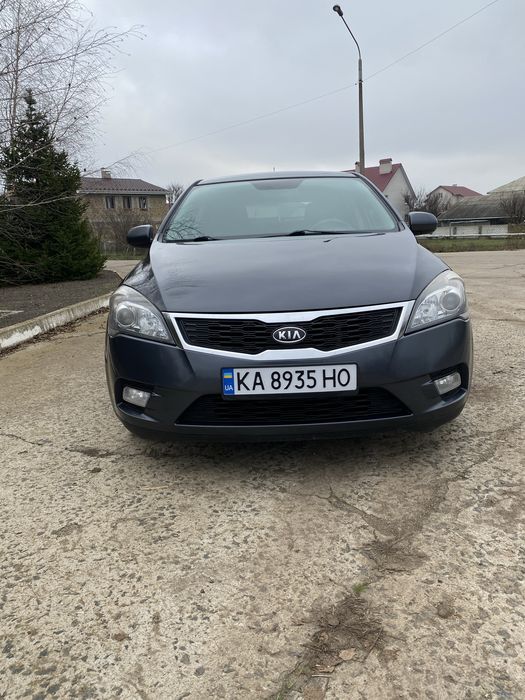 Продаю автомобіль KIA ceed