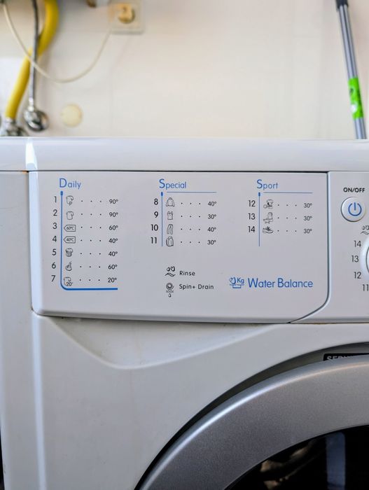 Máquina de Lavar Roupa Indesit 8kg - Avariada