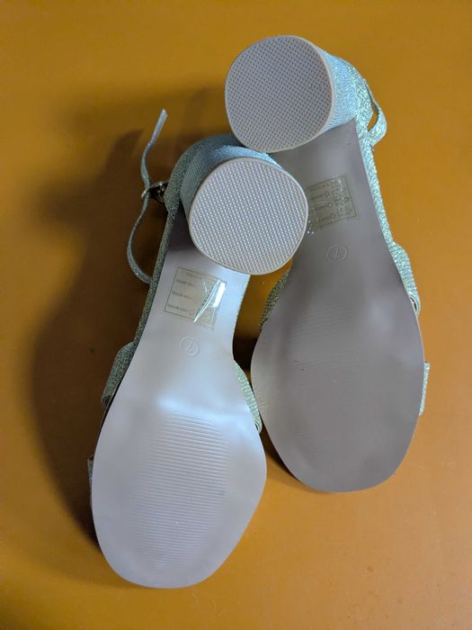 DP. eleganckie buty na obcasie złote rozm. 41